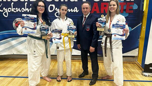 Zawodniczki Białostockiego Klubu Oyama Karate wróciły z mistrzostw kraju z trzema medalami