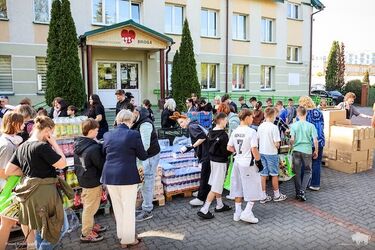 Wielkanocne paczki żywnościowe trafią do potrzebujących. Są warte ponad 60 tys. zł