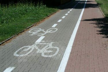 Przejazd rowerzystów, wrotkarzy, motocyklistów i prace drogowe. Czas na utrudnienia