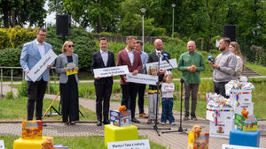 Najmłodsi Podlasianie otrzymają wyjątkową wyprawkę. Gwiazdą będzie "Żubr Pompik"