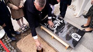 Wiersze, rysunki i zdjęcia dla przyszłych pokoleń. Kapsuła już zakopana