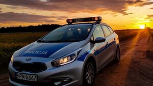 Jechał całą szerokością jezdni. Policjant po służbie odebrał mu kluczyki