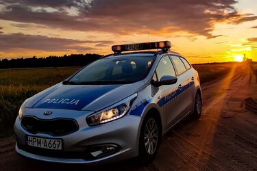 Jechał całą szerokością jezdni. Policjant po służbie odebrał mu kluczyki