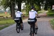 Nowy sprzęt dla policji. Funkcjonariusze patrolują miasto na rowerach elektrycznych