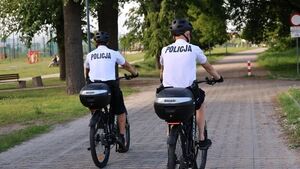 Nowy sprzęt dla policji. Funkcjonariusze patrolują miasto na rowerach elektrycznych