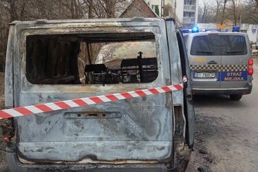 Zajmują parkingi, szpecą osiedla. Straż Miejska rozpoczęła akcję usuwania wraków