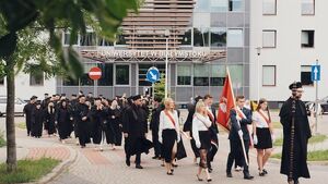 11 doktorów habilitowanych oraz 39 doktorów odebrało dyplomy