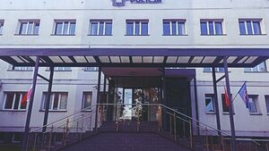 Mężczyzna przyszedł na komendę, by odpocząć. Okazało się, że jest poszukiwany