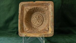 Sekret XVI-wiecznego kafla z Tykocina. Zabytek Miesiąca w Muzeum Podlaskim