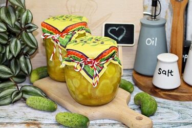 Sałatka z ogórków z curry i musztardą. Przepis, który warto znać