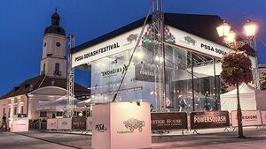Sportowe emocje w centrum Białegostoku. Na Rynku Kościuszki stanie szklany kort