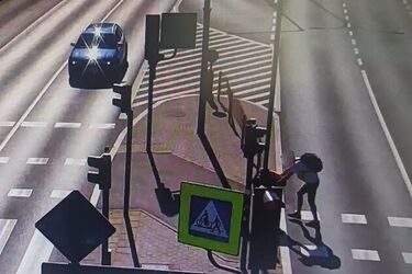 „Kulturalny złodziej” okradł restaurację. Po wszystkim odstawił kosz na miejsce