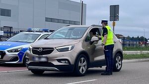 Nie ryzykuj! Policja zwiększyła liczbę patroli na drogach