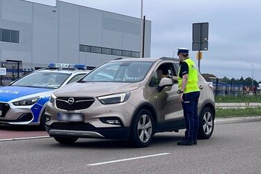 Nie ryzykuj! Policja zwiększyła liczbę patroli na drogach