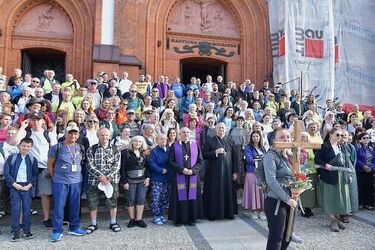Setki pielgrzymów wyruszyły z Białegostoku do Wilna