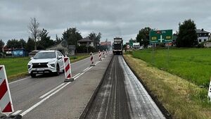 Ruszyła rozbudowa DK65 w Knyszynie. Będzie rondo i nowe chodniki