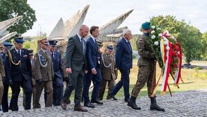 Oddali hołd bohaterom. Uroczystości pod Pomnikiem Obrońców Białegostoku