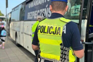 Bezpieczna droga do szkoły. Policja kontroluje autobusy i okolice placówek
