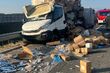Wypadek na S61. Zginęło bydło. Do tego wysypały się papierosy
