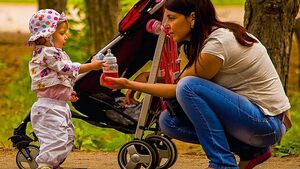 Opiekujesz się dzieckiem w domu? Koniecznie skorzystaj z tego świadczenia