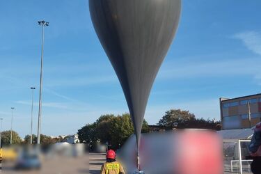 Balon wylądował na parkingu przy ul. Hetmańskiej. Służby w akcji