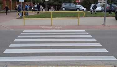 Brak przystanku przy SP 49. Czy uczniowie doczekają się zmiany?