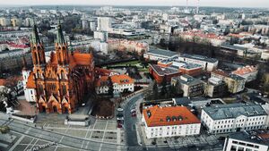 Radny zapytał o odbetonowywanie miasta. Szybko dostał odpowiedź