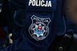 Pijana kobieta usiadła na ladzie i zaczęła jeść. Późnej obraziła policjantów