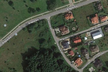 „Kierowcy jeżdżą za szybko”. Radny apeluje o próg zwalniający na Klepackiej