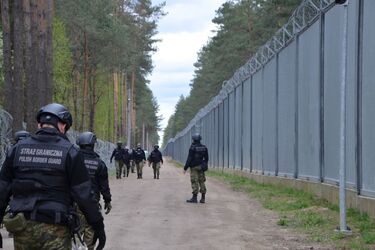 Napięta sytuacja na granicy. Migranci atakowali patrole Straży Granicznej