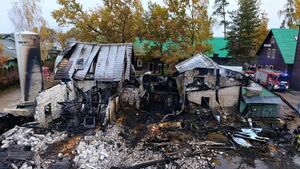 Nocny pożar w Korycinach. Ogień strawił cały budynek