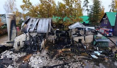 Nocny pożar w Korycinach. Ogień strawił cały budynek