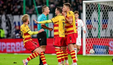 Sędziowski skandal w meczu Górnik - Jagiellonia. Arbitrzy zawieszeni!