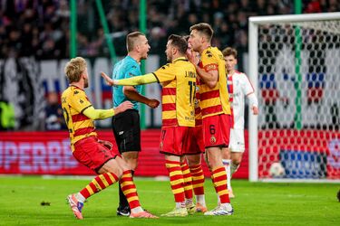 Sędziowski skandal w meczu Górnik - Jagiellonia. Arbitrzy zawieszeni!