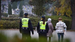 Zbliża się Wszystkich Świętych. To czas pamięci, ale też ostrożności