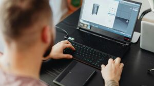 Wynagrodzenia rosną szybciej niż przed rokiem. Najwięcej zyskują informatycy