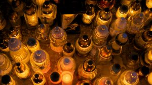 Msze św. i procesje na białostockich cmentarzach 1 i 2 listopada