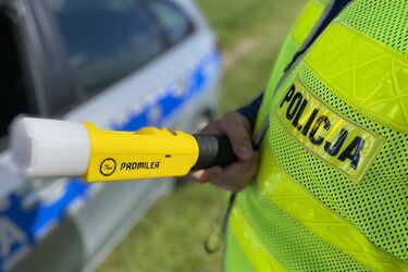 Nietrzeźwy kierowca zderzył się z radiowozem. Grozi mu więzienie