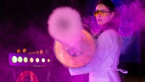 Kolorowa piana i ciekły azot w akcji. „Szaleni naukowcy” wystąpią w Białymstoku