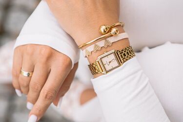 Jaką biżuterię warto podarować w wyjątkowych chwilach?