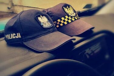 77-latek na kładce. Dzięki błyskawicznej reakcji służb nie doszło do tragedii