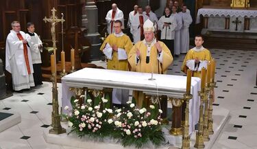 Abp Guzdek: Nienawiścią nie obronimy Polski. Modlitwa za ojczyznę w katedrze