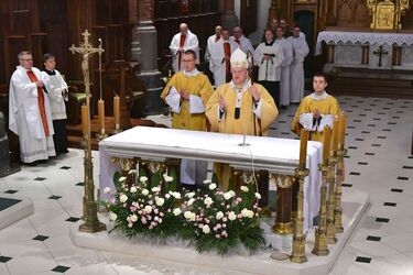 Abp Guzdek: Nienawiścią nie obronimy Polski. Modlitwa za ojczyznę w katedrze