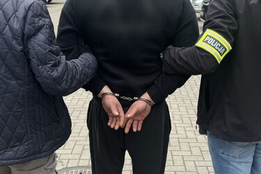 Nerwowe zachowanie zdradziło kierowcę audi. Policjanci znaleźli narkotyki