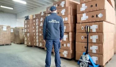 Uderzenie w nielegalny handel. KAS przejęła ponad 2 tys. e-rowerów i hulajnóg