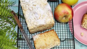 Ciasto na maślance z jabłkami i kruszonką. Jest proste, smaczne i tanie!