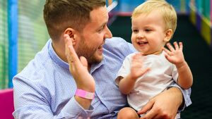 Mężczyźni chętniej korzystają z urlopu rodzicielskiego