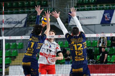 Alarm, a potem ewakuacja. Kibice oraz zawodnicy przeżyli chwile grozy