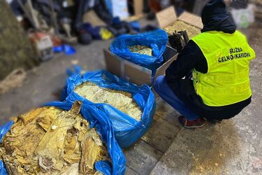 Magazyn nielegalnego tytoniu pod Wasilkowem. 39-latek wpadł z ponad 90 kg towaru