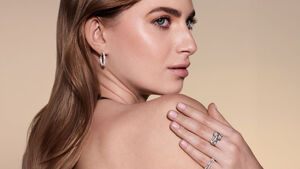 Jak wybrać idealną biżuterię na świąteczną imprezę firmową?